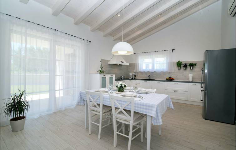 Modernes Apartment mit 2 Schlafzimmern, Pool, WLAN und 1,5 km entferntem Strandzugang in Marčana, Südküste Istrien