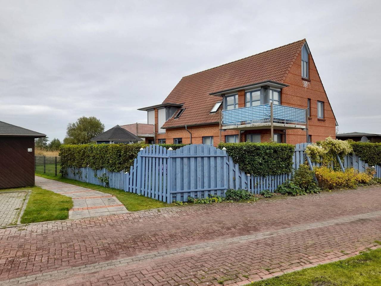 Ganze Ferienwohnung, Moderne Ferienwohnung mit Balkon in Strandnähe in Friedrichskoog-Spitze, Friedrichskoog