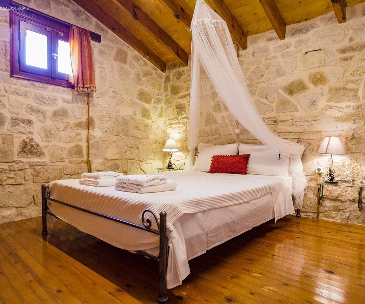 Guest House 'Adamantia Small Maisonette' with Shared Terrace, Wi-Fi and Air Conditioning in Gaios, Paxos