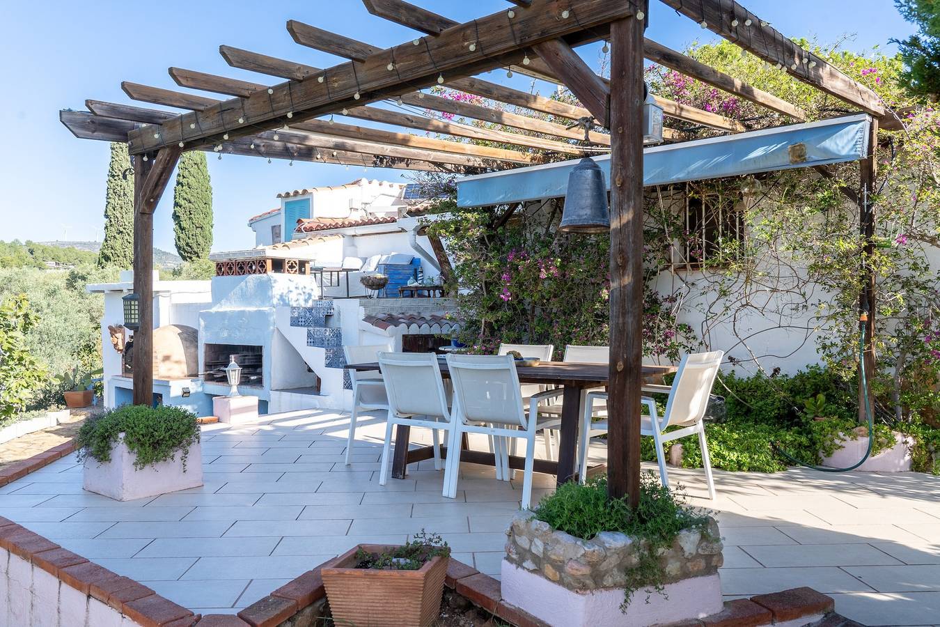 Landhuis 'Habitacion Doble Jardin' met uitzicht op de bergen, gedeeld zwembad en Wi-Fi in Camarles, Costa Dorada