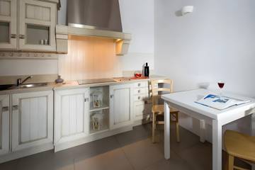Vacation Rental for 4 Guests in Milos, Cyclades, Picture 2