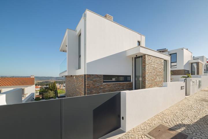 Casa do Sol - By Sch in Salir do Porto, Tornada e Salir do Porto