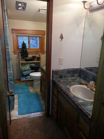 Log Cabin for 8 Guests in Meeks Bay, El Dorado County, Picture 3