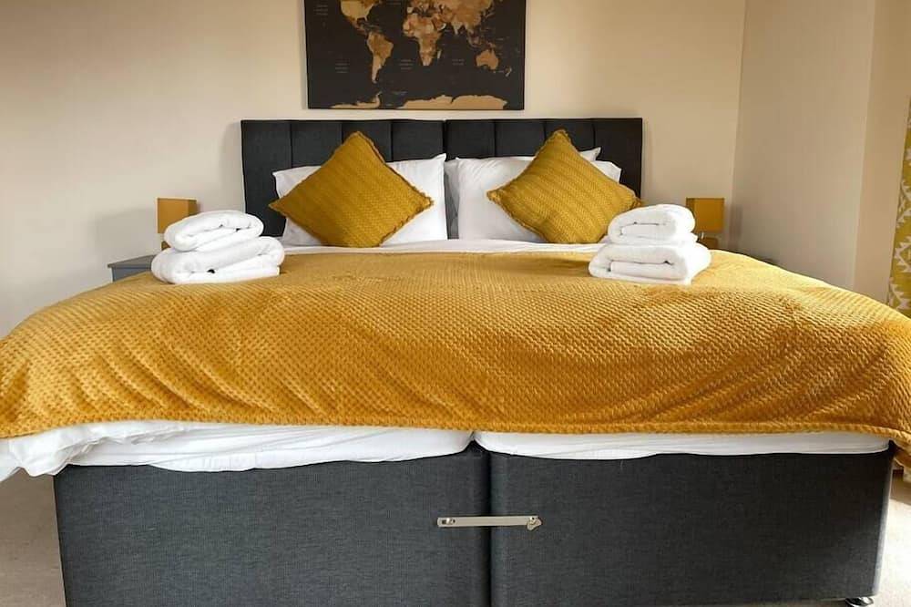 Entire apartment, City Central Apartment in Coventry, Birmingham Area