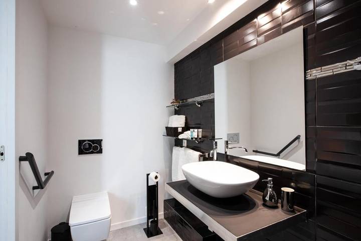 Gîte pour 2 personnes, avec piscine ainsi que vue et terrasse dans Nettlé Bay - 4