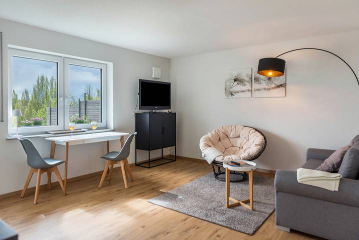 Ganze Wohnung, Ferienwohnung 'Turmgarten' mit Bergblick, privater Terrasse und Wi-Fi in Überlingen, Region Bodensee-Oberschwaben