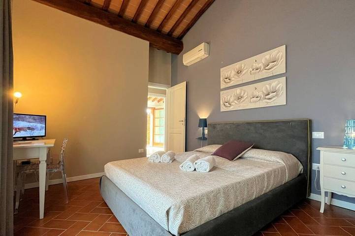 Appartamento intero, Borgo del Silenzio: Appartamento trilocale Ginepro per 3/5 persone in Lajatico, Pisa e dintorni