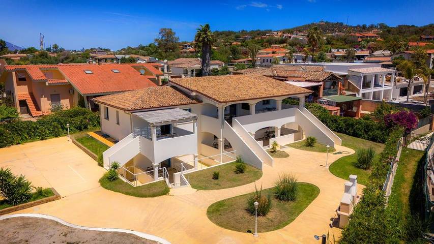 Ferienwohnung für 6 Personen, mit Terrasse und Kinderpool sowie Pool und Ausblick