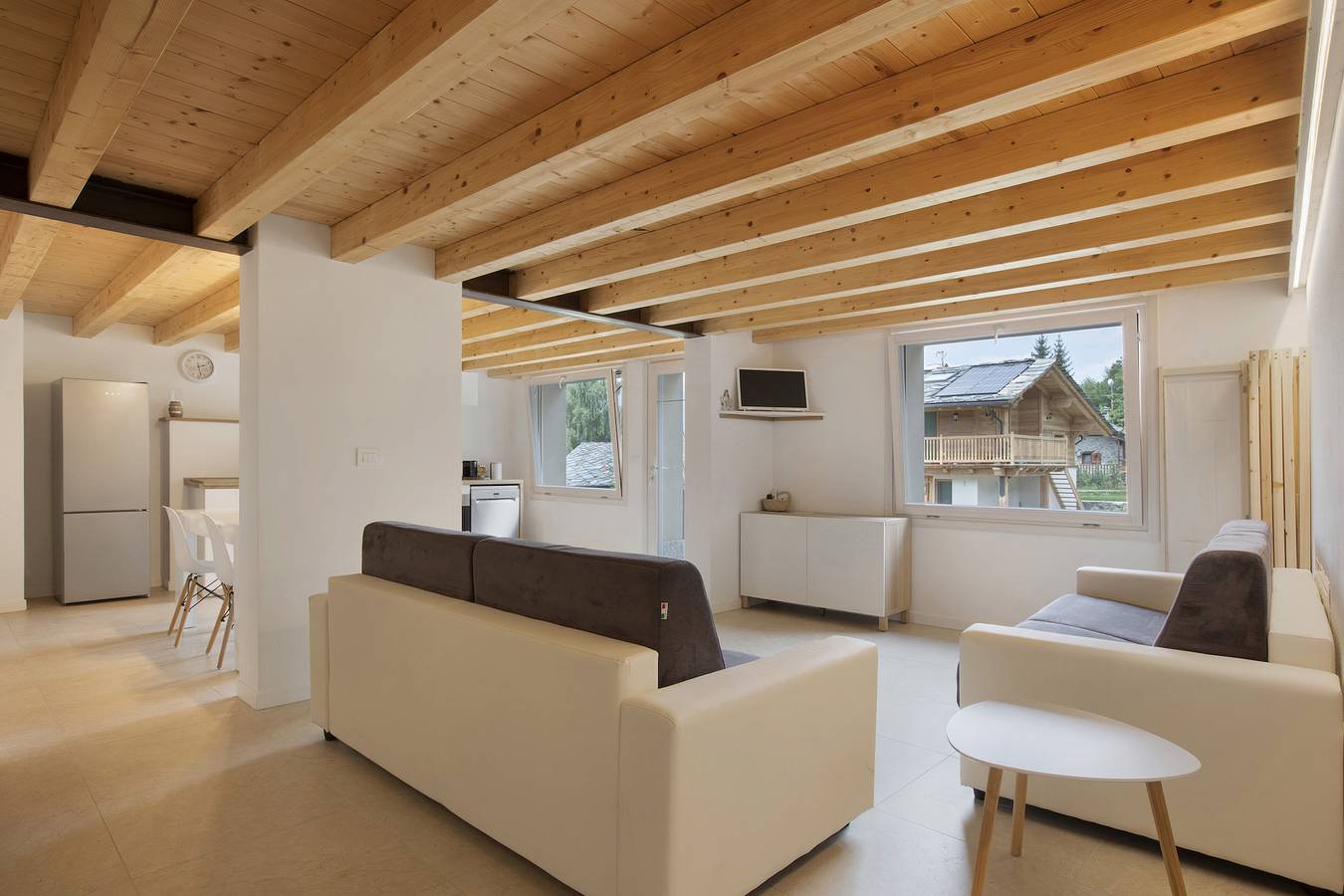 Ganze Wohnung, Appartement 'Millet Ozein' mit Bergblick, Gemeinschaftsterrasse und Wlan in Ozein, Comune di Aymavilles