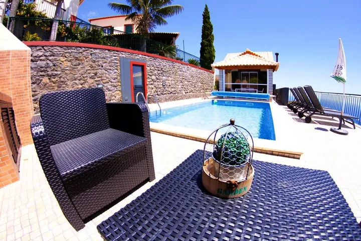 Ferienhaus für 4 Personen, mit Pool und Garten sowie Ausblick - 1