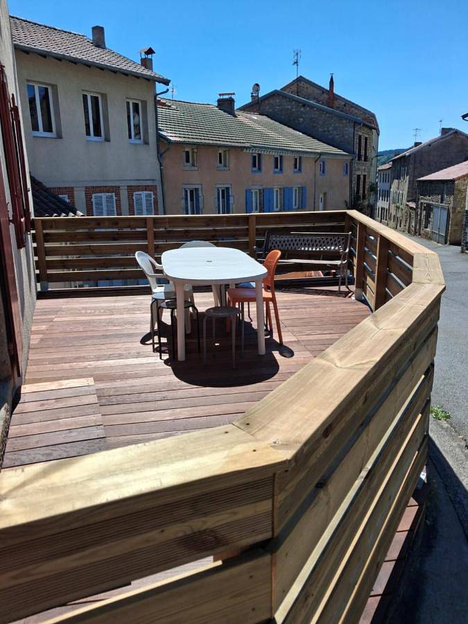 Location de vacances pour 13 personnes, avec Terrasse à Saint-Anthème - 4