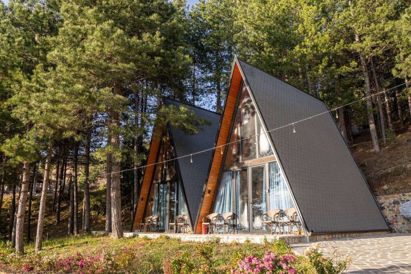 Ganzes Studio, Teal Retreat | The Golden Cabins with Garden in Gjinar, Elbasan