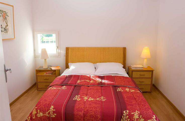 Gîte pour 6 personnes, avec piscine ainsi que jardin et terrasse, adapté aux familles à L'Aiguillon-sur-Vie - 3