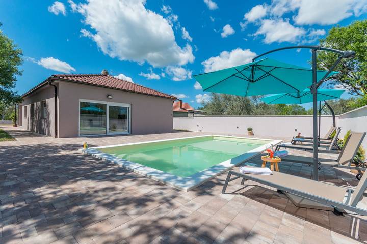 Villa für 6 Personen, mit Terrasse und Garten in Dalmatien