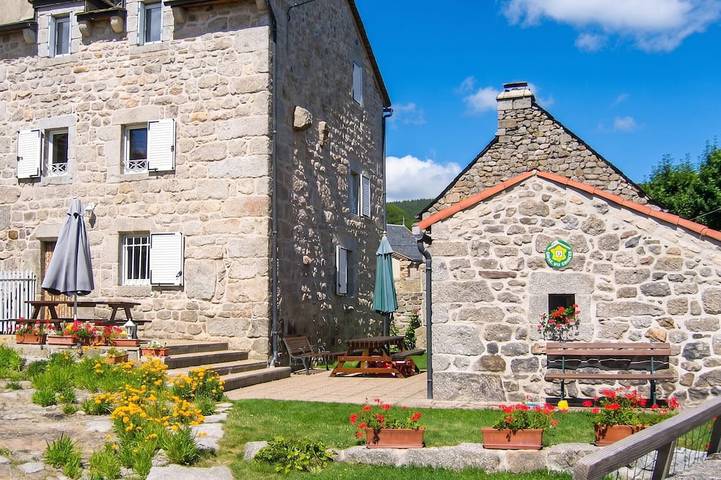 Location de vacances pour 6 personnes, avec jardin à Le Malzieu-Forain