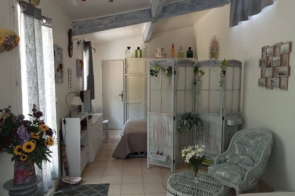 Appartement entier, Charmant  studio entièrement neuf à la campagne in Salernes, Région de Draguignan