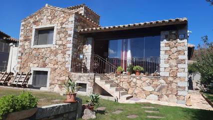 Gîte pour 4 personnes, avec jardin et jacuzzi à Castiadas