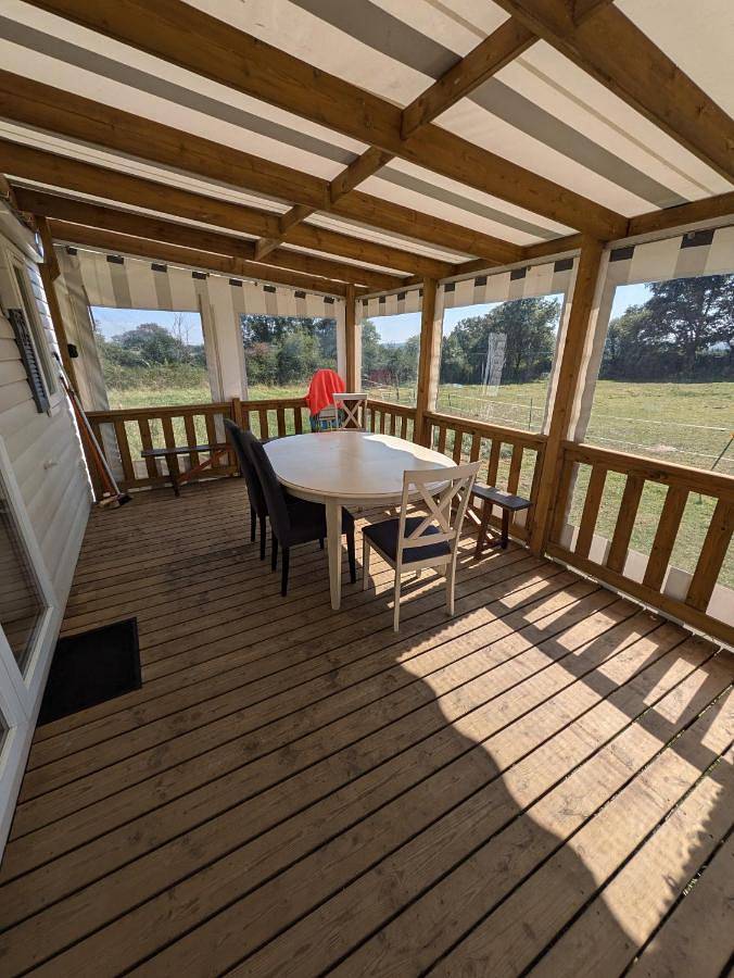 Location de vacances pour 8 personnes, avec vue ainsi que jardin et terrasse à Mortagne-sur-Sèvre - 4