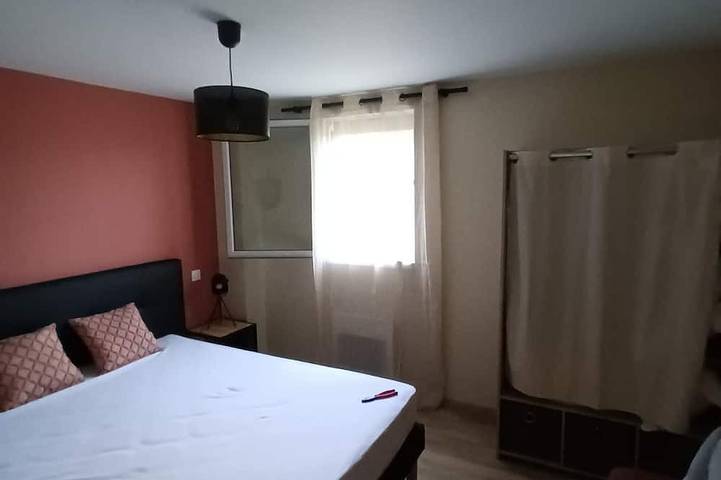 Gîte pour 12 personnes, avec jardin ainsi que piscine et balcon à Saint-Léon-sur-Vézère - 4