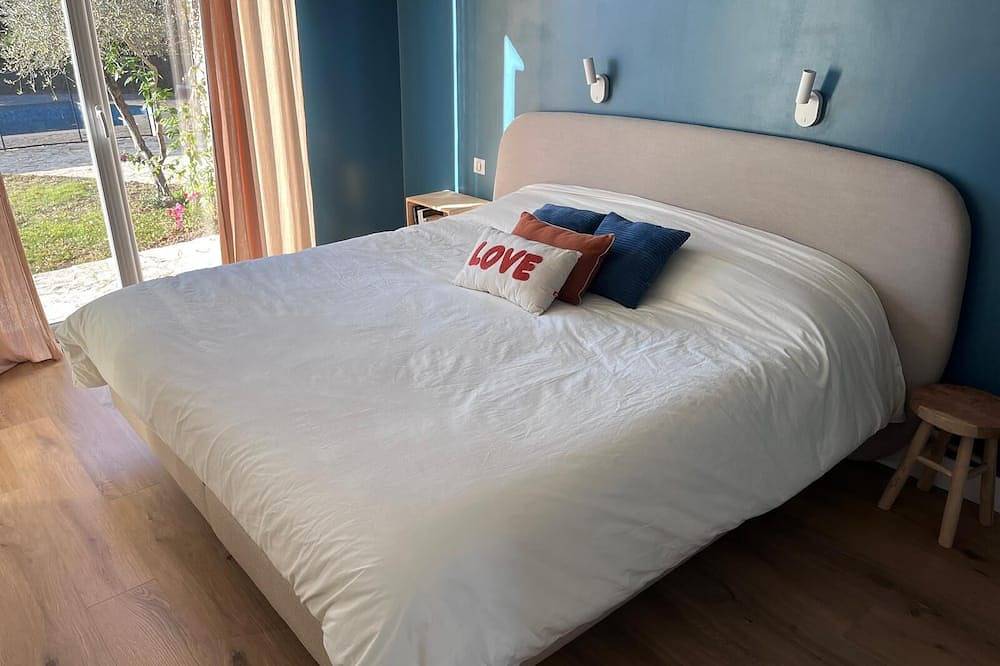 Large Provençal-style family home with swimming pool in a quiet location in Saint-Maximin-la-Sainte-Baume, Brignoles region