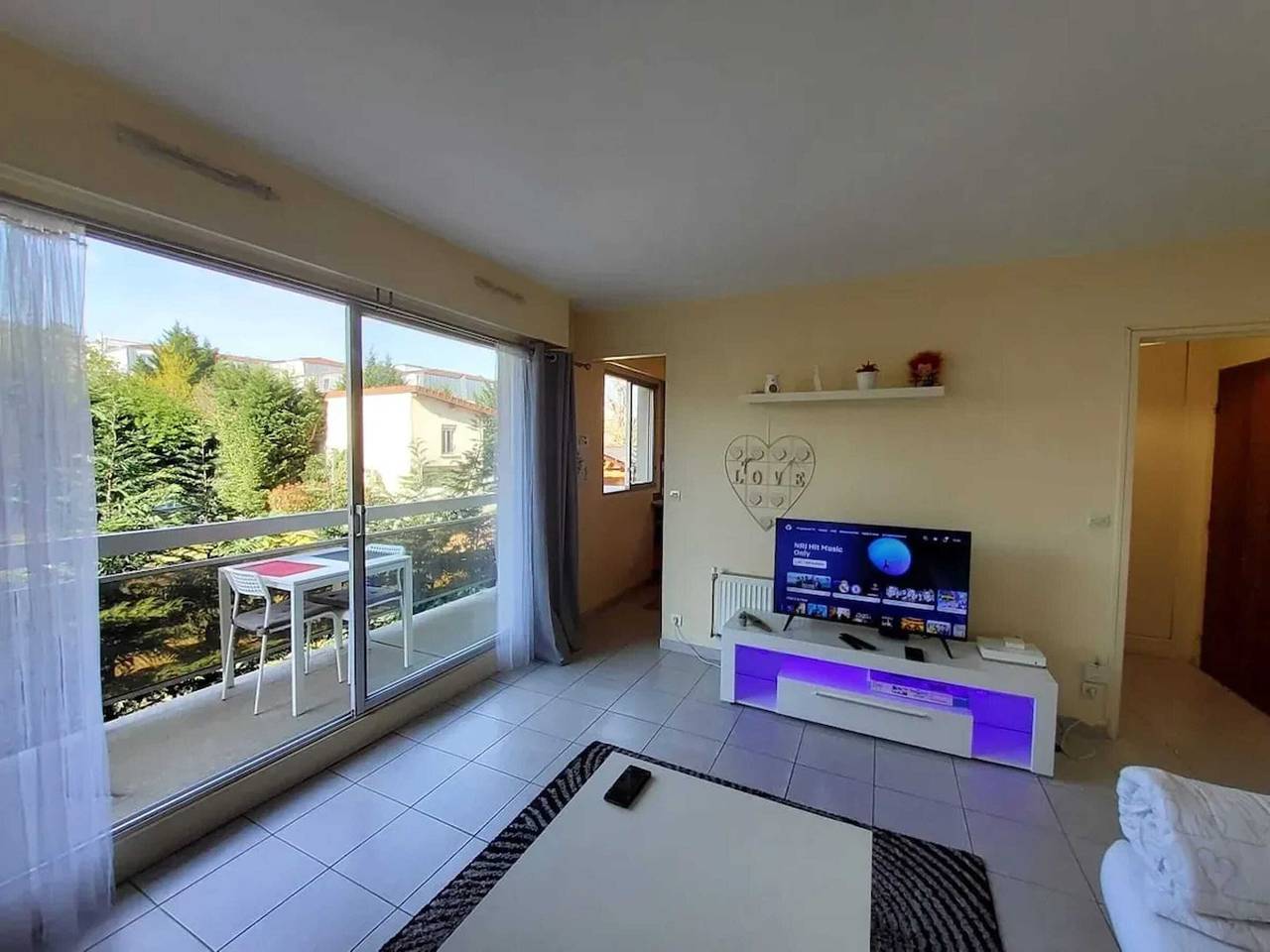 Apartamento entero, Apartamento moderno en Les Pavillons-sous-Bois - 24 m² + Terraza in Les Pavillons-sous-Bois, Sena-Saint Denis
