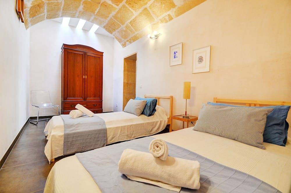 Amilcar House within 180 meters from the beach of Playa de Palma in Can Pastilla, Palma
