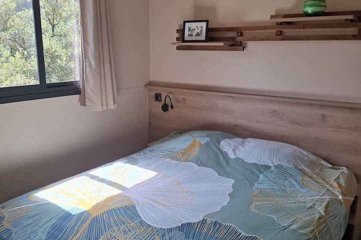 Cabanon nestled in the pines between Aix and Marseille with large swimming pool in Simiane-Collongue, Mediterranean Coast (France)