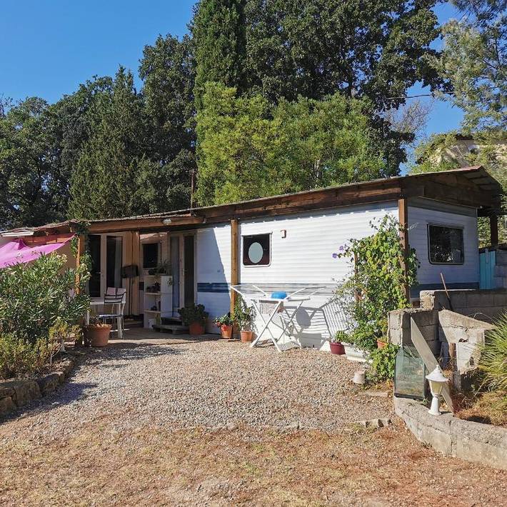 Camping pour 5 personnes, avec jardin et terrasse