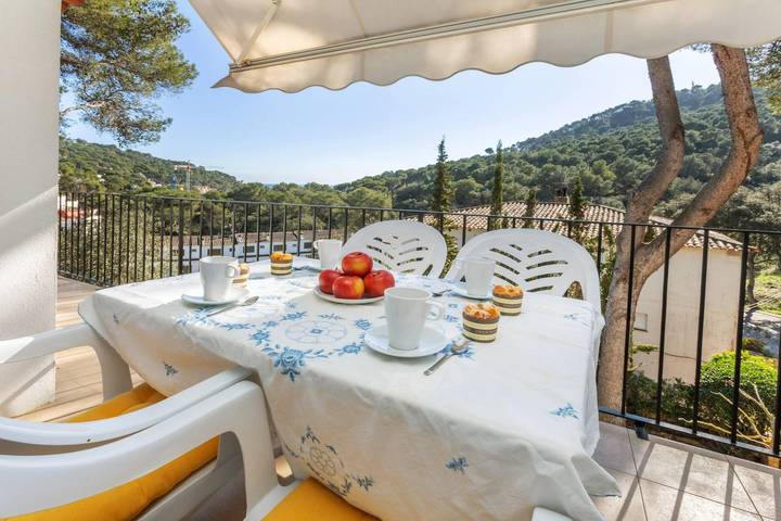 Ferienwohnung für 4 Personen, mit Terrasse und Garten sowie Ausblick - 1