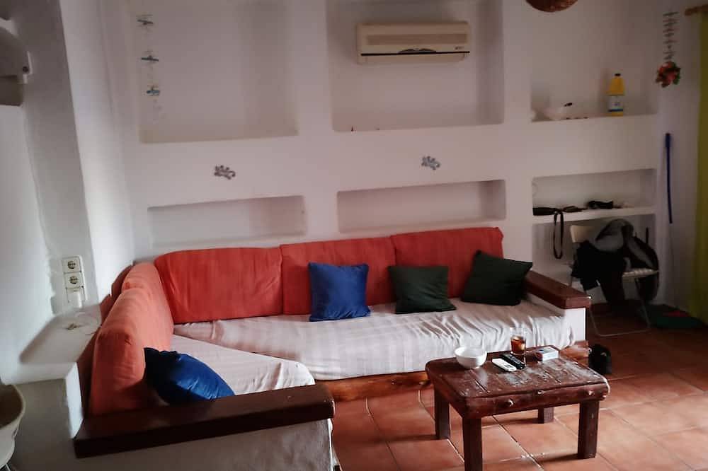 Apartamento entero, Bungalow unifamiliar de 60m2 y terraza de 20m, vistas al mar y piscinas in Cala Tarida, Sant Josep de sa Talaia