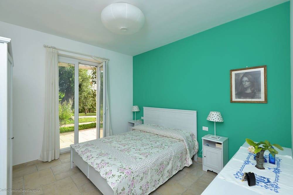 Leralora-Cherry House. Elegant villa with swimming pool, a stone's throw from the sea in Conversano, Region de Bari
