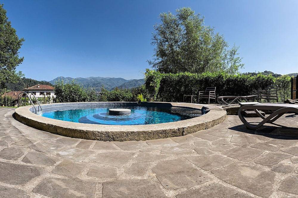 Alleinstehendes Ferienhaus mit privatem Pool,  W-Lan, Tv, Innenhof, Panoramablick, Parkplatz in Castelnuovo di Garfagnana, Garfagnana