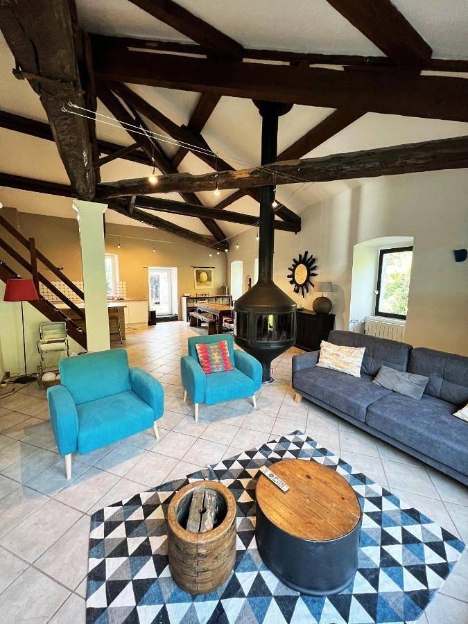 Location de vacances pour 10 personnes, avec terrasse ainsi que jardin et vue à Saint-Julien-du-Serre - 3