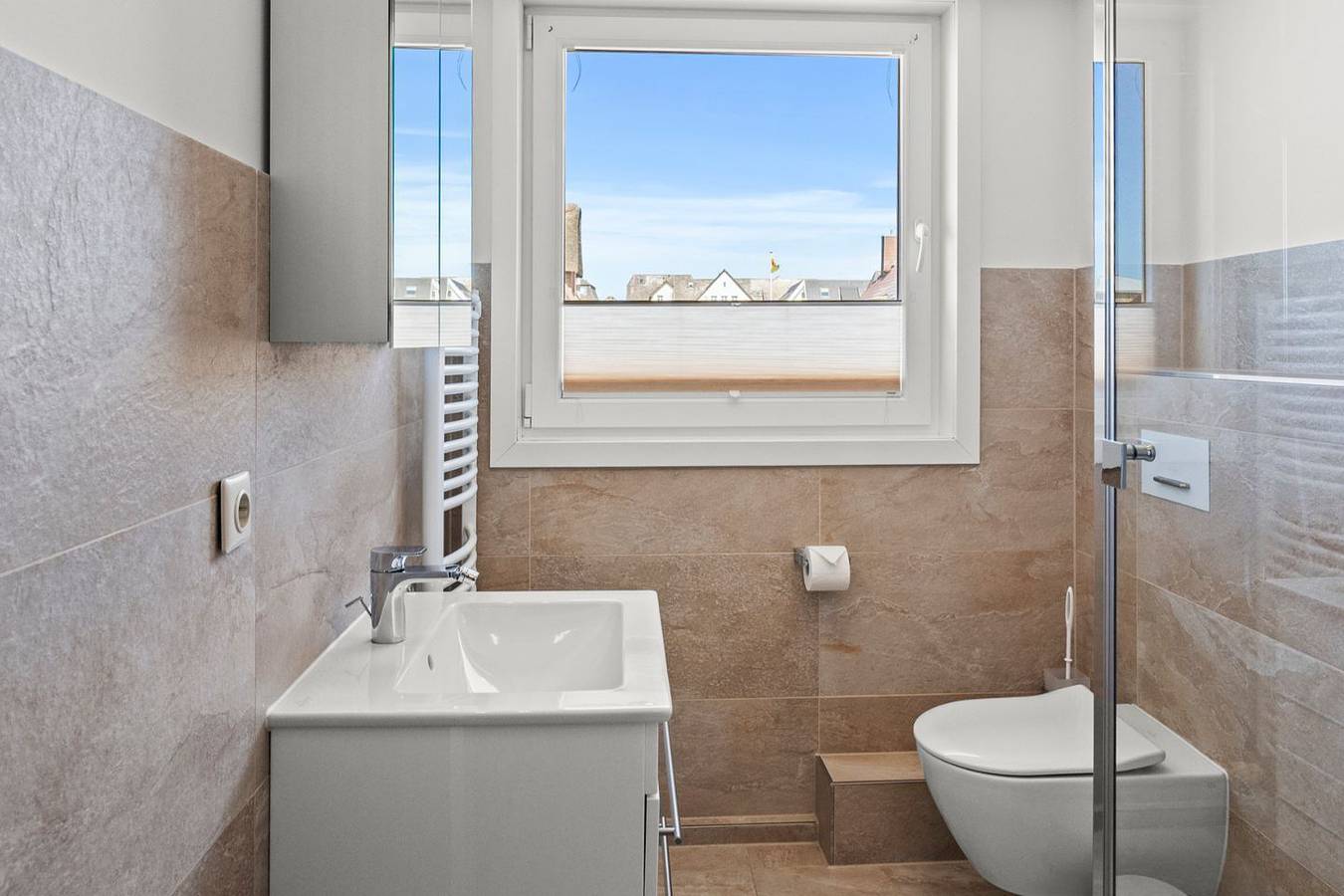 Ganze Wohnung, Gemütliche Zwei-Zimmer-Ferienwohnung im Obergeschoss mit Meerblick in Wenningstedt, Sylt