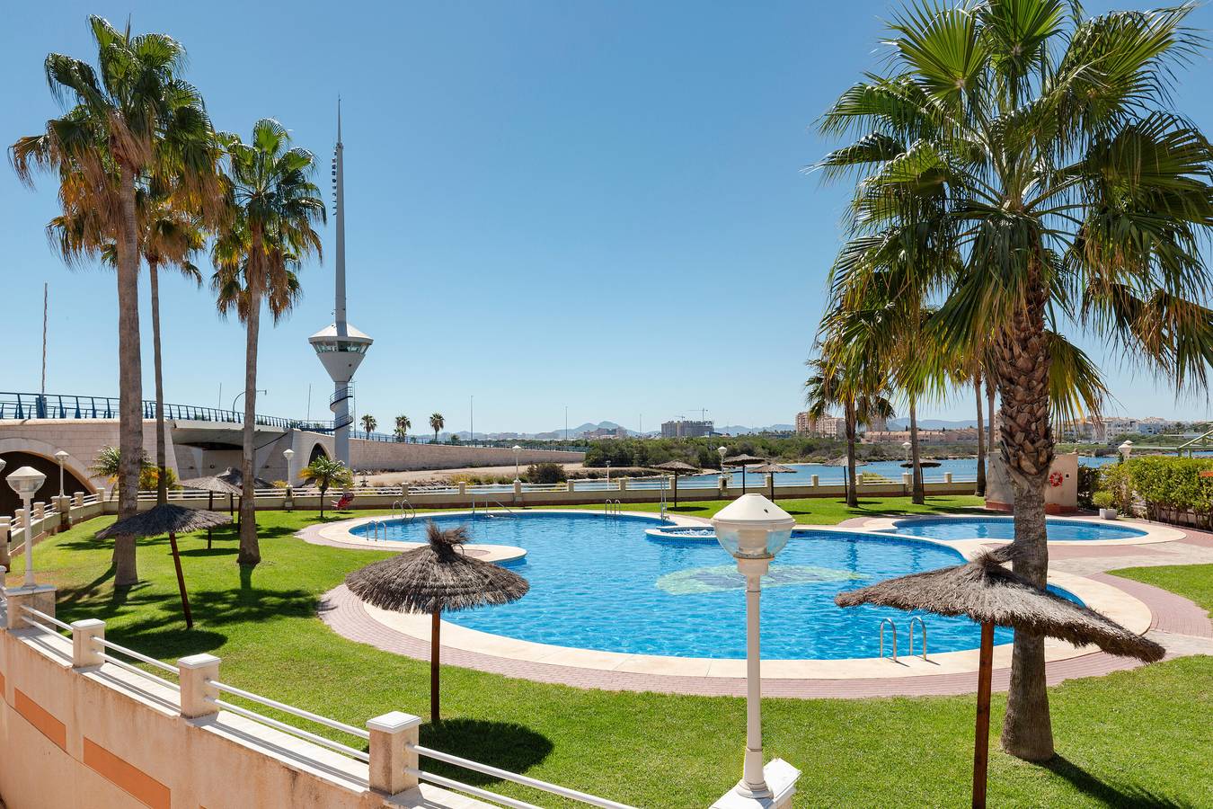 Appartement entier, Appartement 'Puerto Mar 3' avec vue sur la mer, Wi-Fi et climatisation in Los Miradores del Puerto, San Javier