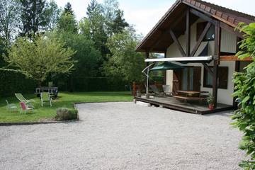 Gîte pour 8 personnes, avec jardin et terrasse à Pont-de-Poitte