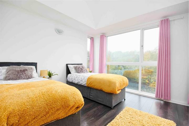 Holiday home for 8 people, with terrace and garden in Manchester