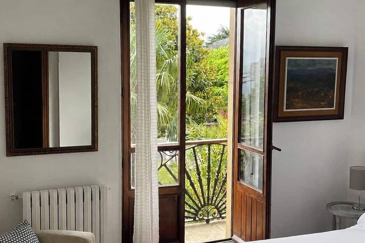 Maniero di stile proprio, con ampio giardino e piscina privata. in San Sebastian, Costa Basca (Spagna)