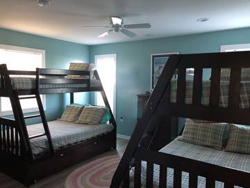 Vacation Home for 22 Guests in Galveston Island, Galveston, Picture 4