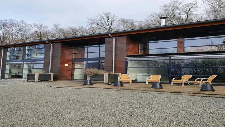 Maison de vacances pour 16 personnes, avec sauna ainsi que jardin et piscine au Province de Luxembourg