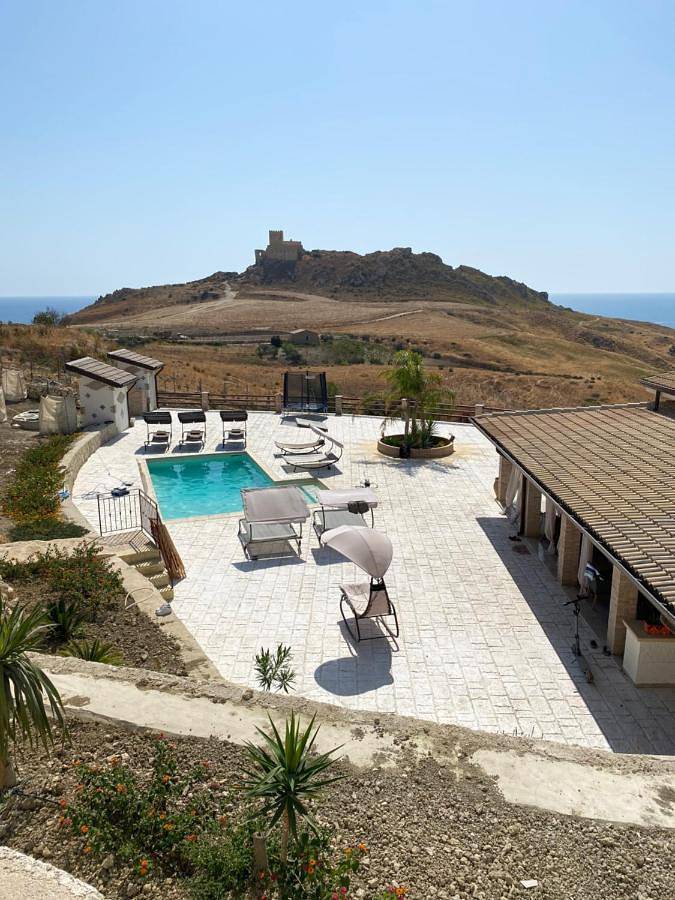 Ferienwohnung für 5 Personen, mit Balkon und Terrasse sowie Garten und Pool