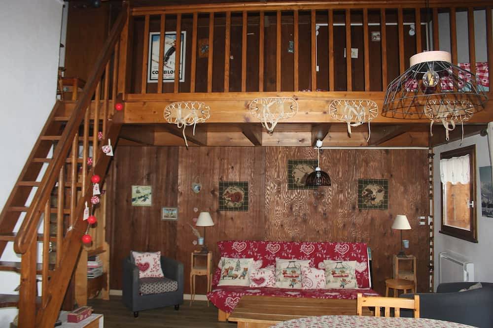 Entire apartment, Apartment sleeps 6 with mezzanine in Combloux, Pays du Mont-Blanc