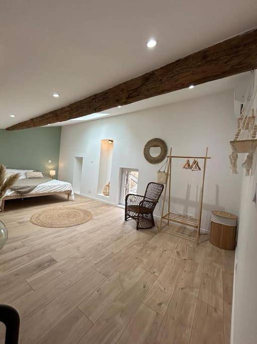 Appartement entier, One-Bedroom Apartment in Lunel, Côte méditerranéenne (France)