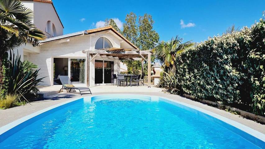 Maison d’hôte pour 8 personnes, avec piscine ainsi que jardin et terrasse aux Les Sables-d'Olonne