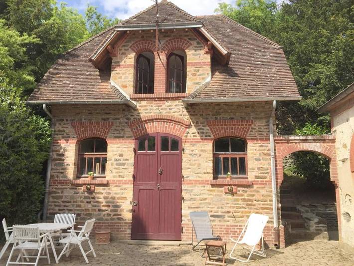 Gîte pour 4 personnes, avec vue ainsi que piscine et jardin à Cahan