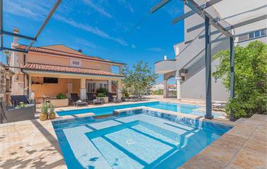 Ferienhaus für 4 Personen, mit Terrasse in Grad Šibenik