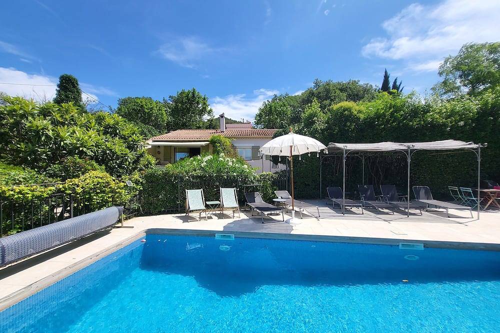 Provence verte 35 min from the beaches 5-bedroom villa in quiet location with private pool in Rocbaron, Brignoles region