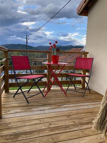 Location de vacances pour 2 personnes, avec terrasse et jardin à Monistrol-sur-Loire