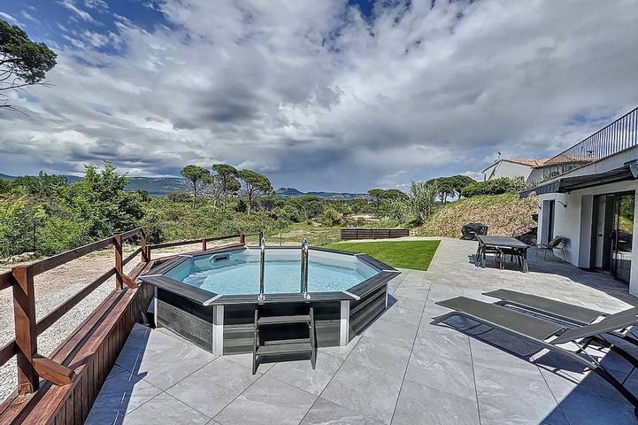 Location de vacances pour 4 personnes, avec jardin à Roquebrune-sur-Argens