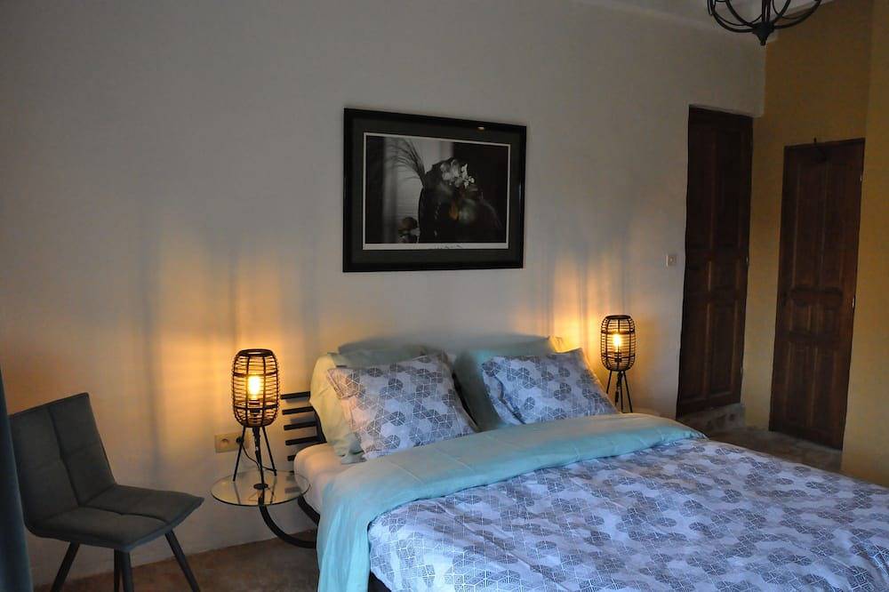 La Source de Piot, luxury villa without a view and in an oasis of peace. in Les Eyzies, Périgord Noir